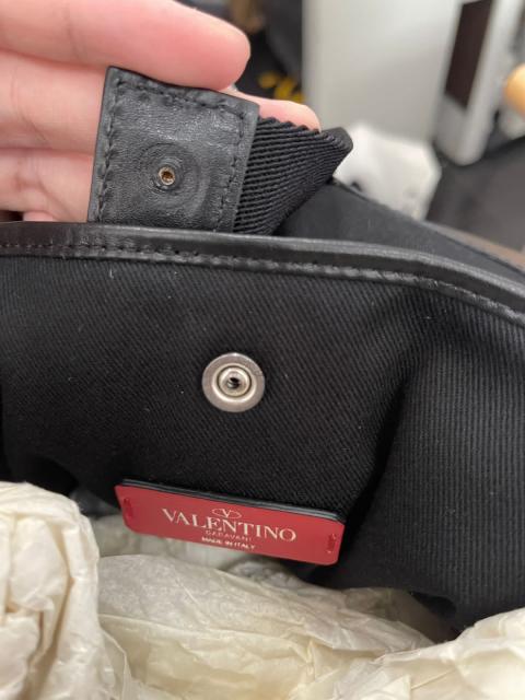 Do valentino bags have serial online numbers